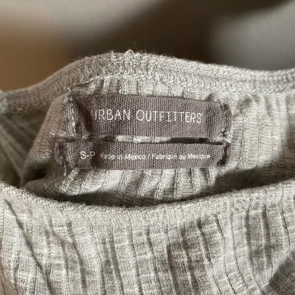 Urban Ruffled Crop Top - Picture 3 of 4